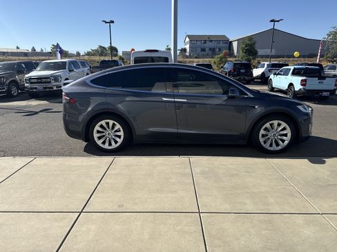 Used 2018 Tesla Model X 100D AWD/4WD image 6