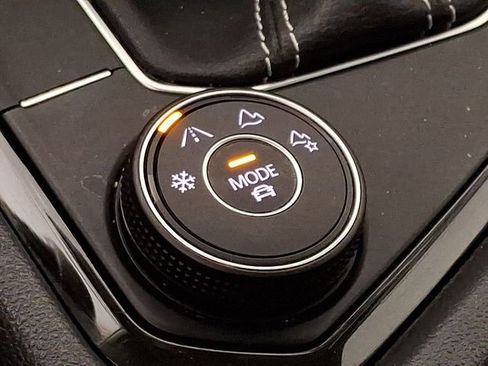 Used 2022 Volkswagen Taos SEL image 25