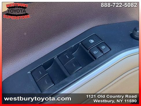 Used 2022 Toyota Highlander XLE AWD/4WD image 21