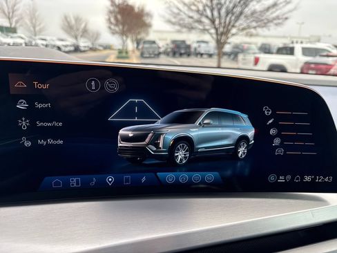 New 2026 Cadillac Vistiq Premium Luxury w/ LPO, Floor Liner Package AWD/4WD image 30
