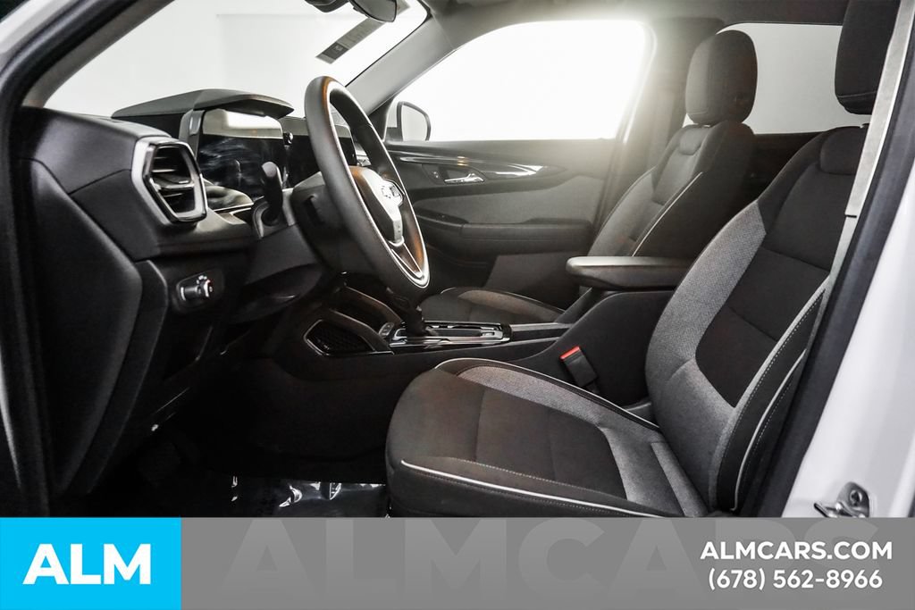 Used 2025 Chevrolet TrailBlazer LT FWD image 16
