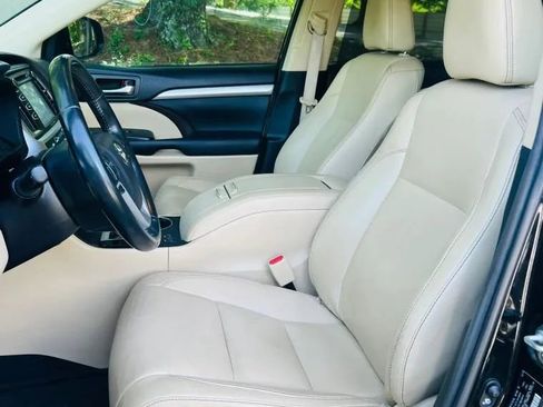 Used 2018 Toyota Highlander XLE AWD/4WD image 10