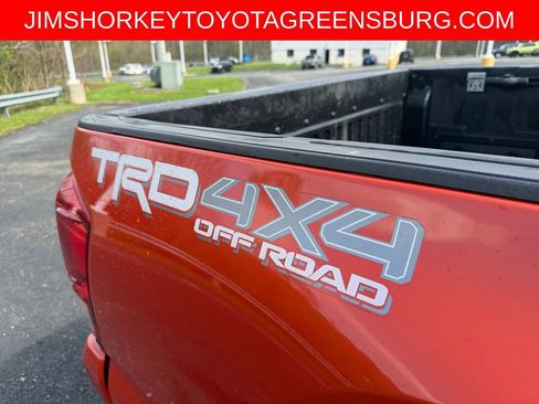 Used 2016 Toyota Tacoma TRD Off-Road AWD/4WD image 32