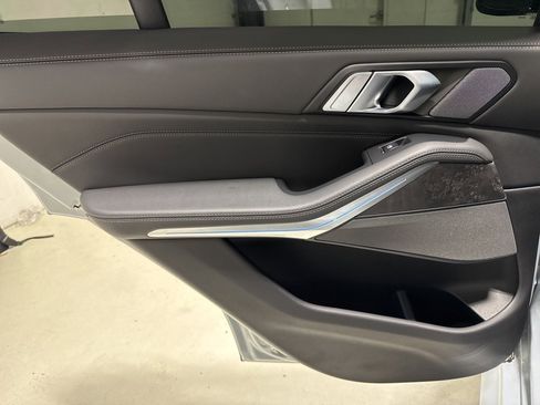 Used 2025 BMW X5 xDrive40i w/ M Sport Package image 38