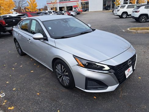Used 2023 Nissan Altima 2.5 SV image 5