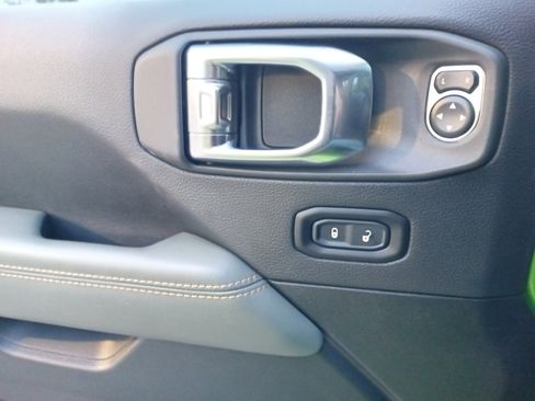 Certified 2025 Jeep Gladiator Mojave image 23