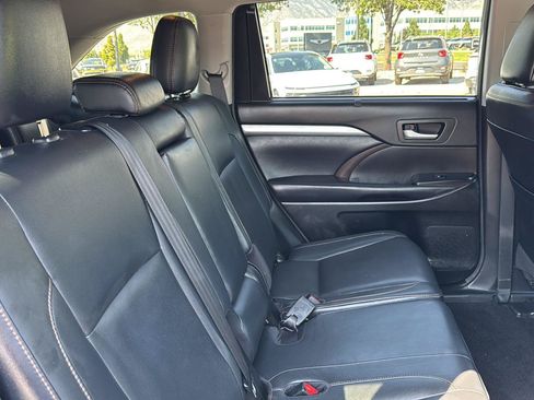 Used 2018 Toyota Highlander XLE AWD/4WD image 21