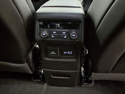 Used 2021 GMC Acadia Denali w/ Denali Technology Package image 15