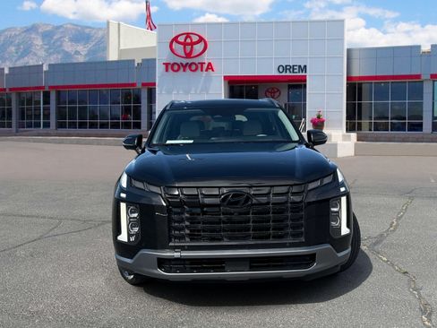 Used 2023 Hyundai Palisade Limited FWD image 2