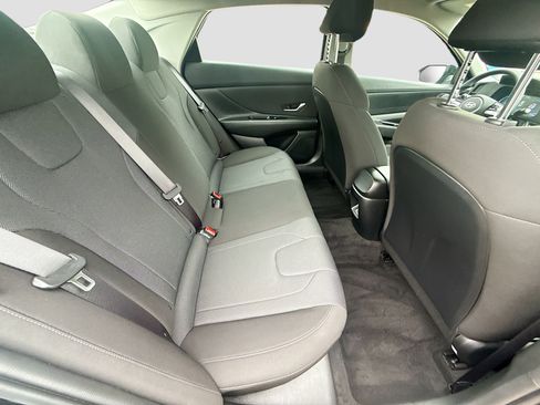 Used 2025 Hyundai Elantra SE FWD image 25