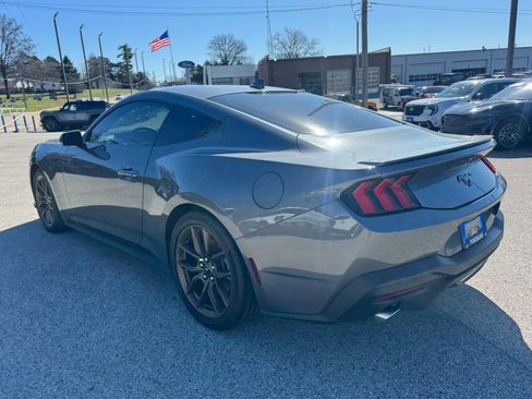 Used 2025 Ford Mustang Premium RWD image 5