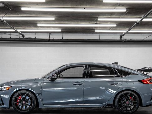 Used 2024 Honda Civic Type R image 2