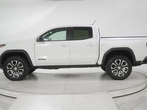 Used 2023 GMC Canyon AT4 w/ AT4 Premium Package AWD/4WD image 4