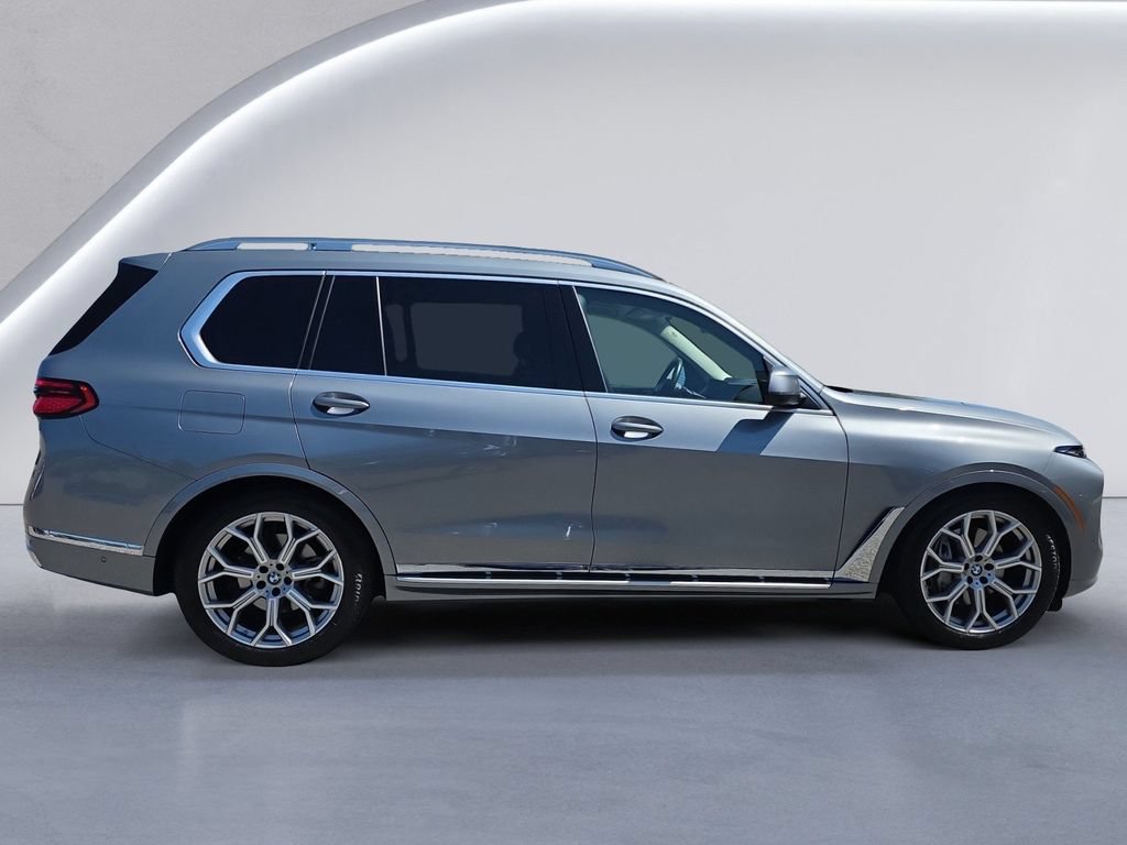 Used 2025 BMW X7 xDrive40i w/ Premium Package AWD/4WD image 3