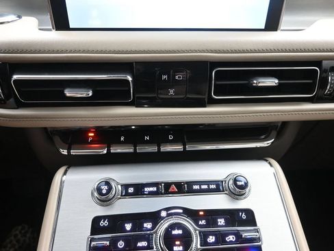 Used 2020 Lincoln Aviator 2WD w/ Class IV Trailer Tow Package image 17