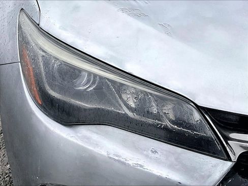 Used 2015 Toyota Camry XSE image 23