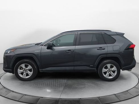 Used 2021 Toyota RAV4 LE AWD/4WD image 2