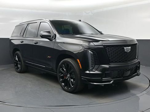 Used 2026 Cadillac Escalade V w/ LPO, ONYX Package AWD/4WD image 8