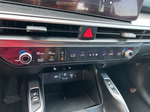 Used 2025 Kia Sorento S FWD image 28
