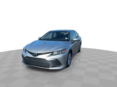 Used 2022 Toyota Camry LE FWD image 4