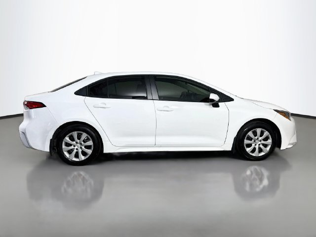 Used 2025 Toyota Corolla LE FWD image 11