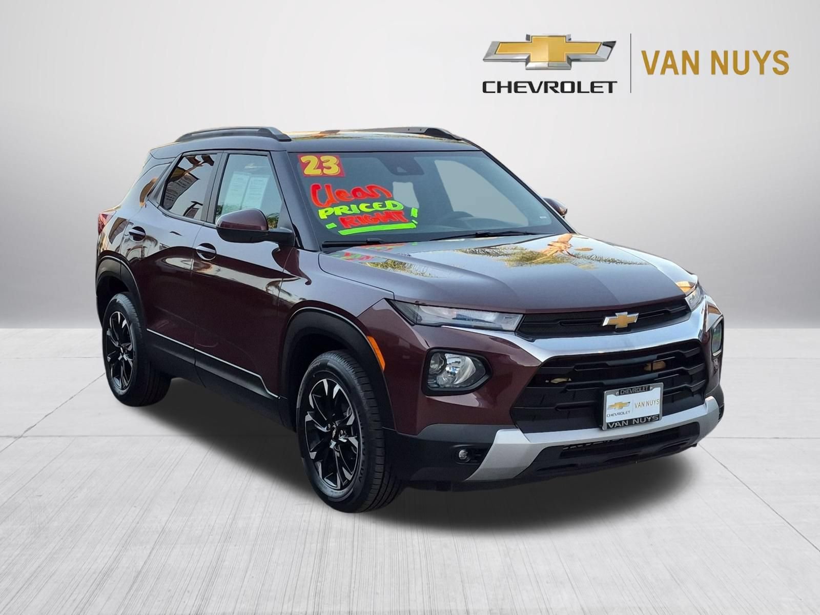 Used 2023 Chevrolet TrailBlazer LT w/ LPO, Blackout Package FWD image 3