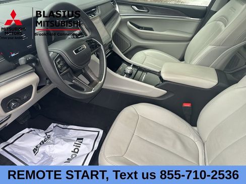 Used 2023 Jeep Grand Cherokee Overland AWD/4WD image 24