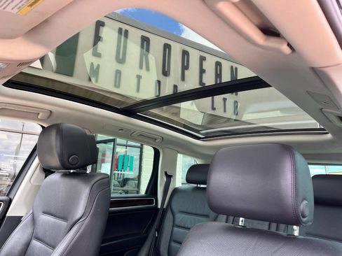 Used 2016 Volkswagen Touareg Executive AWD/4WD image 25