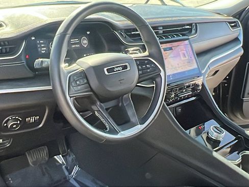 Used 2021 Jeep Grand Cherokee L Limited image 16