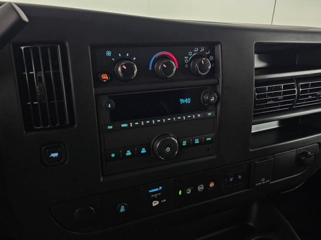 New 2025 Chevrolet Express 2500 Extended w/ Enhanced Convenience Package RWD image 23