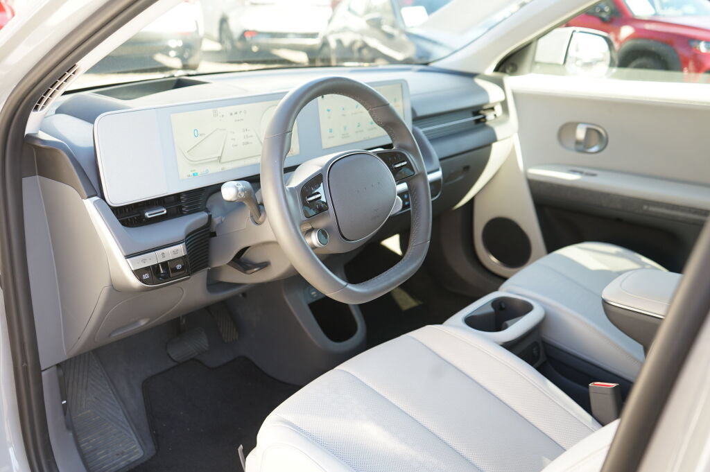 Certified 2023 Hyundai Ioniq 5 Limited AWD/4WD image 16