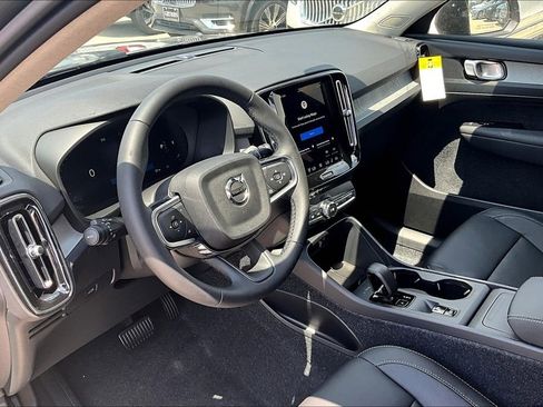 New 2026 Volvo XC40 B4 Core w/ Climate Package image 20