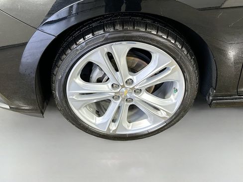 Used 2017 Chevrolet Cruze Premier FWD image 14