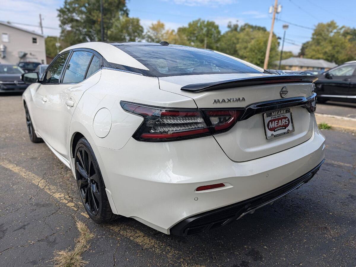 Used 2023 Nissan Maxima SR w/ Sport Mat Group FWD image 8