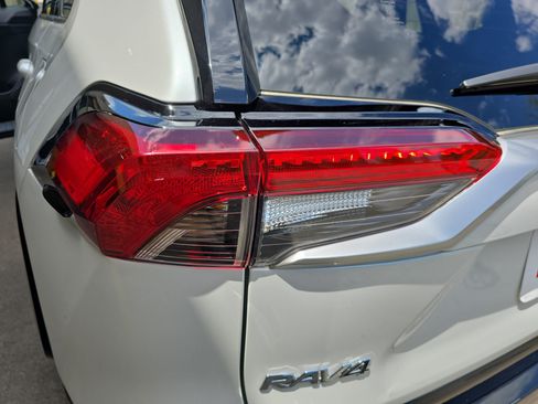 Used 2025 Toyota RAV4 XSE AWD/4WD image 33