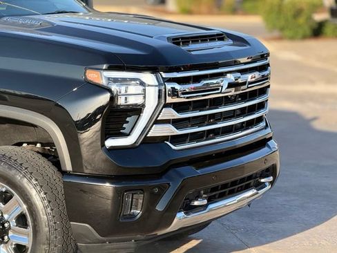Used 2024 Chevrolet Silverado 2500 High Country w/ High Country Premium Package AWD/4WD image 9