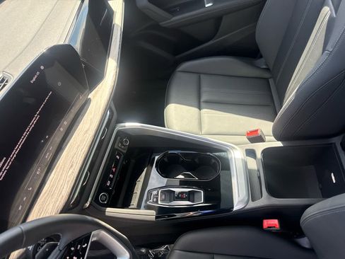 Certified 2025 Audi Q5 Premium w/ Convenience Package AWD/4WD image 11