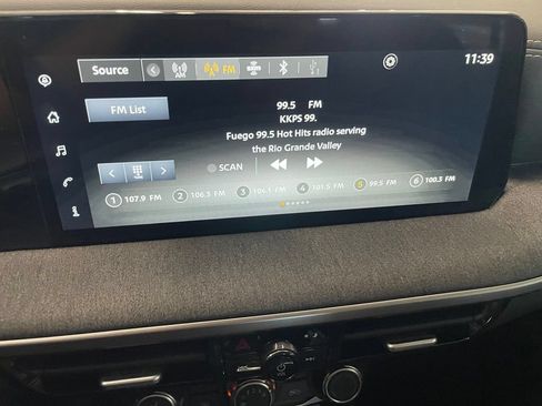Used 2025 Nissan Kicks SV AWD/4WD image 15