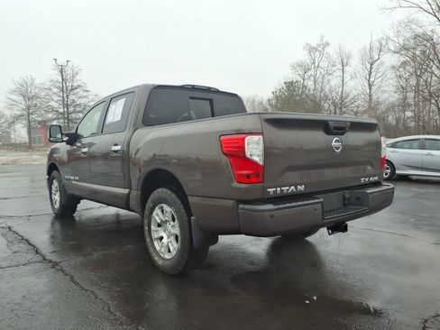 Used 2018 Nissan Titan SV w/ SV Convenience Package image 8