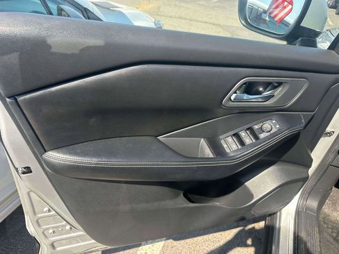 Used 2024 Nissan Rogue SV image 15