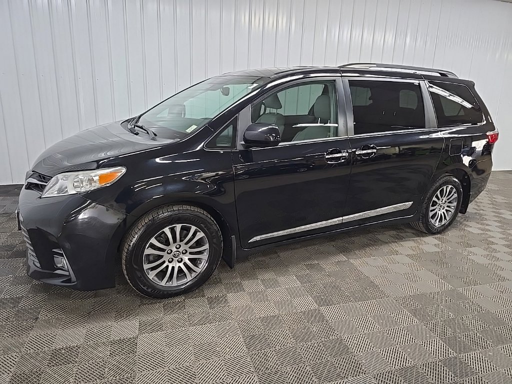 Used 2019 Toyota Sienna XLE w/ XLE Navigation Package FWD image 6