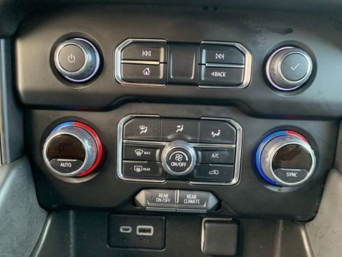 Used 2023 Chevrolet Suburban LS image 33