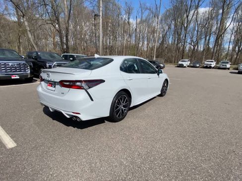 Used 2024 Toyota Camry SE image 11