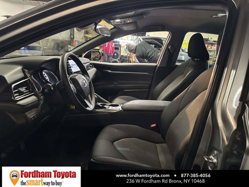 Used 2022 Toyota Camry LE image 17