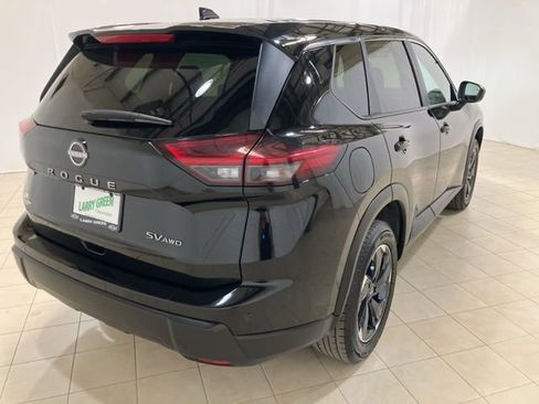 Used 2024 Nissan Rogue SV image 5