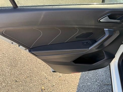 Certified 2022 Volkswagen Tiguan SE R-Line image 11