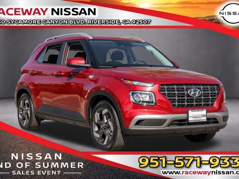 Used 2025 Hyundai Venue SEL FWD image 1