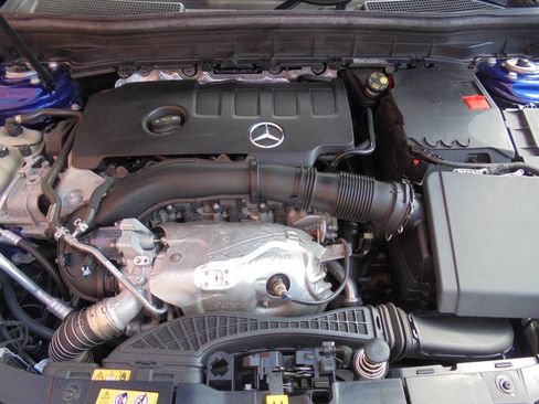 Used 2020 Mercedes-Benz GLB 250 4MATIC w/ Premium Package image 37