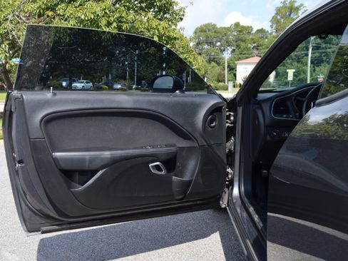 Used 2019 Dodge Challenger SXT image 12