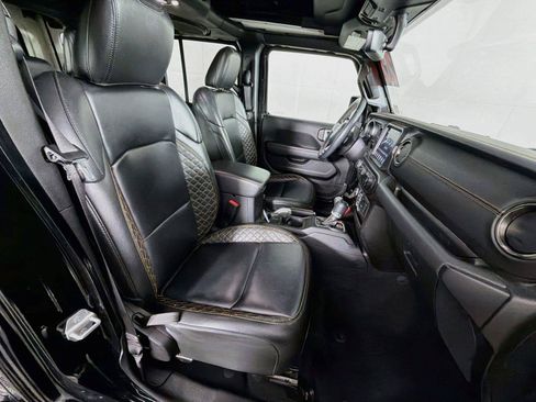 Used 2022 Jeep Wrangler Unlimited Sahara AWD/4WD image 31